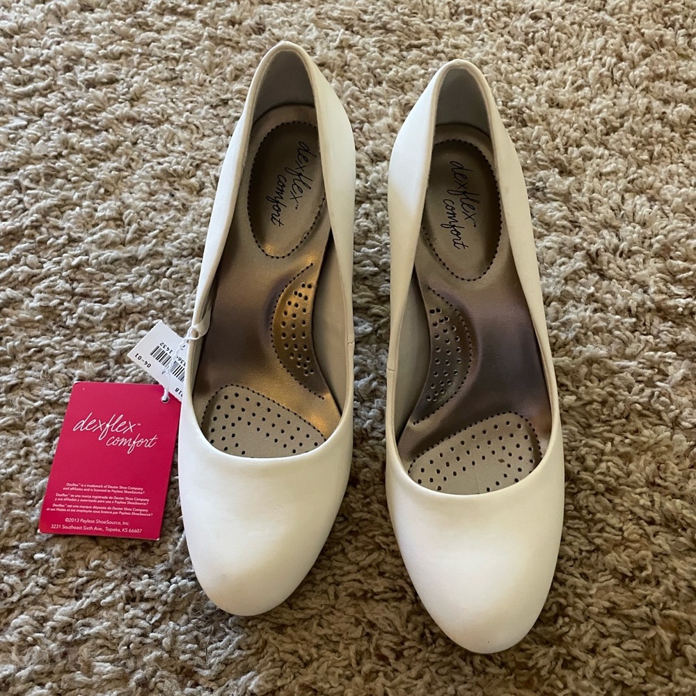 Comfort Plus White Heels. Never worn. With tags.Size 7.